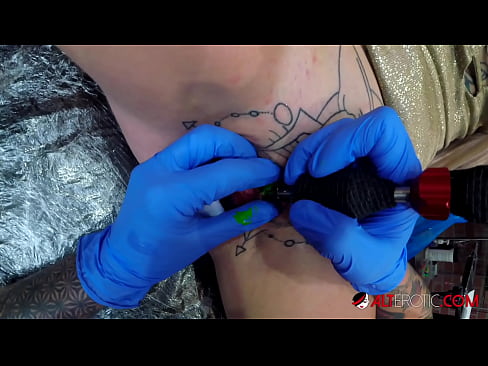 ❤️ Extremamente tatuada, a brasa Sully Savage fez uma tatuagem em seu clítoris ❤ Porno vídeo em pt-br.rionews.top