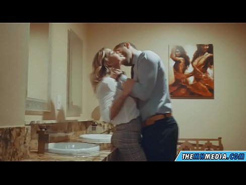 ❤️ Quando uma loira peituda o seduz em um banheiro público ❤ Porno vídeo em pt-br.rionews.top